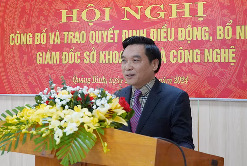 Ông Nguyễn Trần Quang còn 58 tháng nhưng vẫn tự nguyện xin nghỉ hưu trước tuổi.