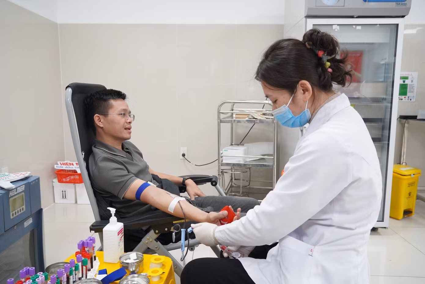 Bệnh viện đang rất cần người dân tình nguyện hiến máu để cấp cứu người bệnh.