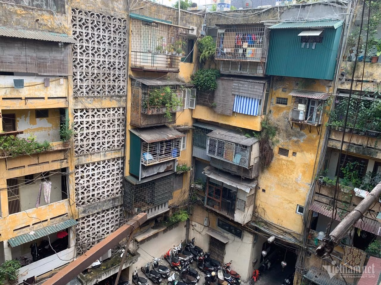 Căn hộ tại các khu tập thể cũ tại các quận nội đô ở Hà Nội có giá bán dao động 50 - 80 triệu đồng/m2, thậm chí lên tới 100 triệu đồng/m2. (Ảnh: Nguyễn Lê).