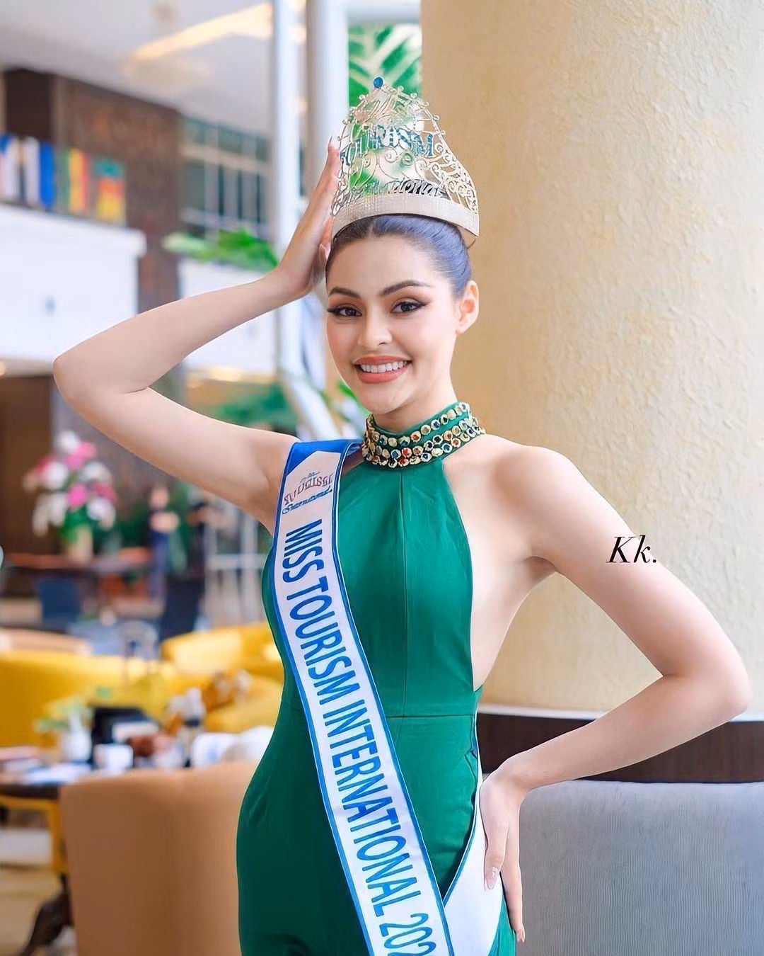 Trong phần thi trang phục dân tộc, Marima Suphatra Kliangprom xuất hiện với bộ trang phục có kích thước "khủng", lấy cảm hứng từ loài sứa nước ngọt đặc trưng của tỉnh Phetchabun (Thái Lan).