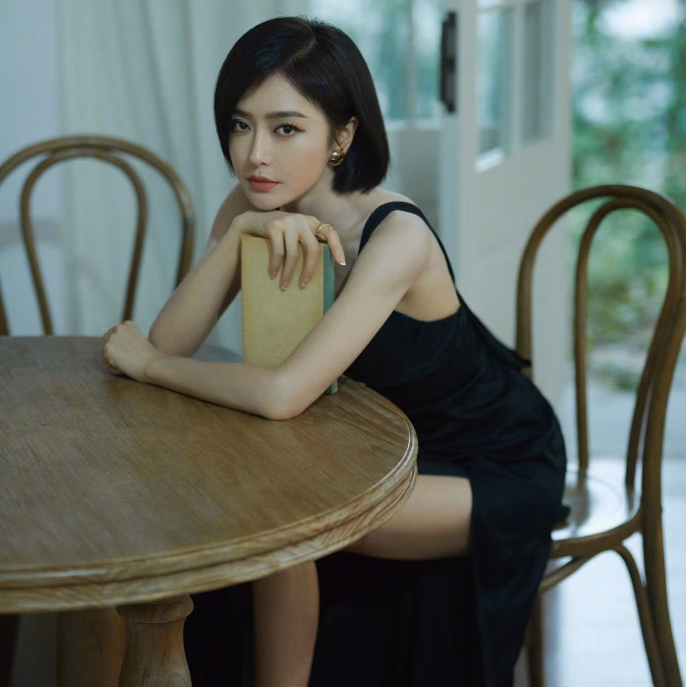 Tần Lam với thân hình thon gọn không chút mỡ thừa, vòng eo nhỏ nhắn và đôi chân dài. Ảnh: Weibo