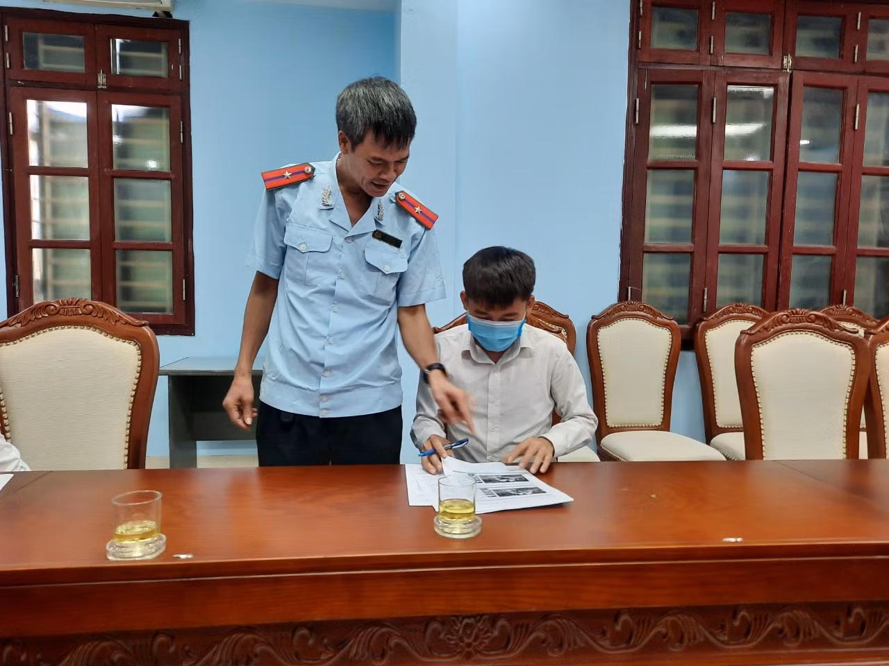 Con trai bà Tân Vlog bị phạt 10 triệu đồng vì làm clip lấy cắp tiền trong heo đất ảnh 1