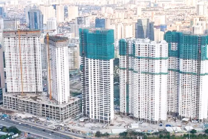 Mặc dù nguồn cung căn hộ mới tại Hà Nội thấp nhất trong 8 năm qua nhưng giá bán sơ cấp trung bình vẫn tăng so với năm trước, đạt ngưỡng gần 47 triệu đồng/m2.