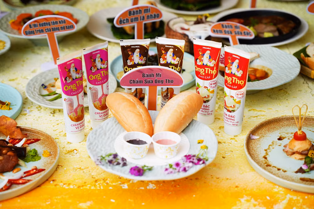 Món bánh mì chấm sữa đặc Ông Thọ cùng tham gia xác lập kỷ lục 150 món ăn kèm với bánh mì tại Lễ hội bánh mì 2024