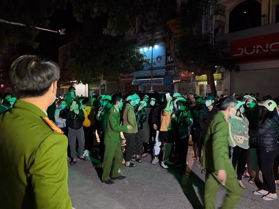 Những người liên quan đến việc hành hạ nữ sinh lấy chiếc váy trị giá 160.000 đồng đã được đưa về cơ quan công an
