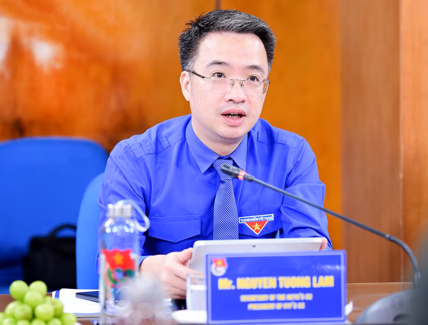 Bí thư T.Ư Đoàn Nguyễn Tường Lâm trao đổi tại buổi tiếp. Ảnh: Xuân Tùng