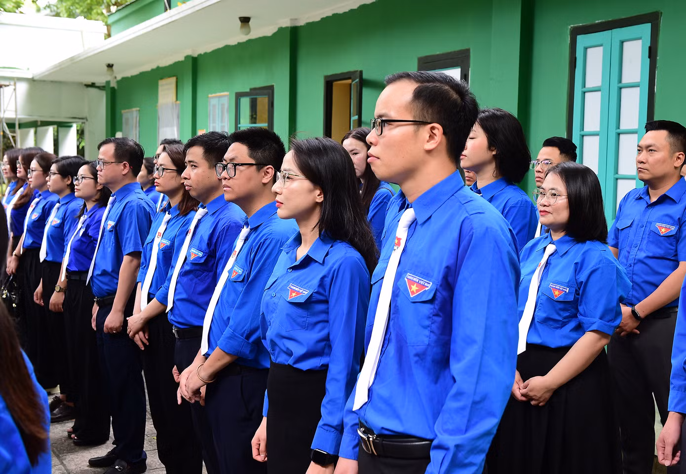 Biên tập viên Phạm Thị Điệp Anh (Ban Thời sự, Đài Truyền hình Việt Nam) đại diện các nhà báo trẻ tiêu biểu phát biểu tại lễ báo công dâng Bác. Ảnh: Xuân Tùng