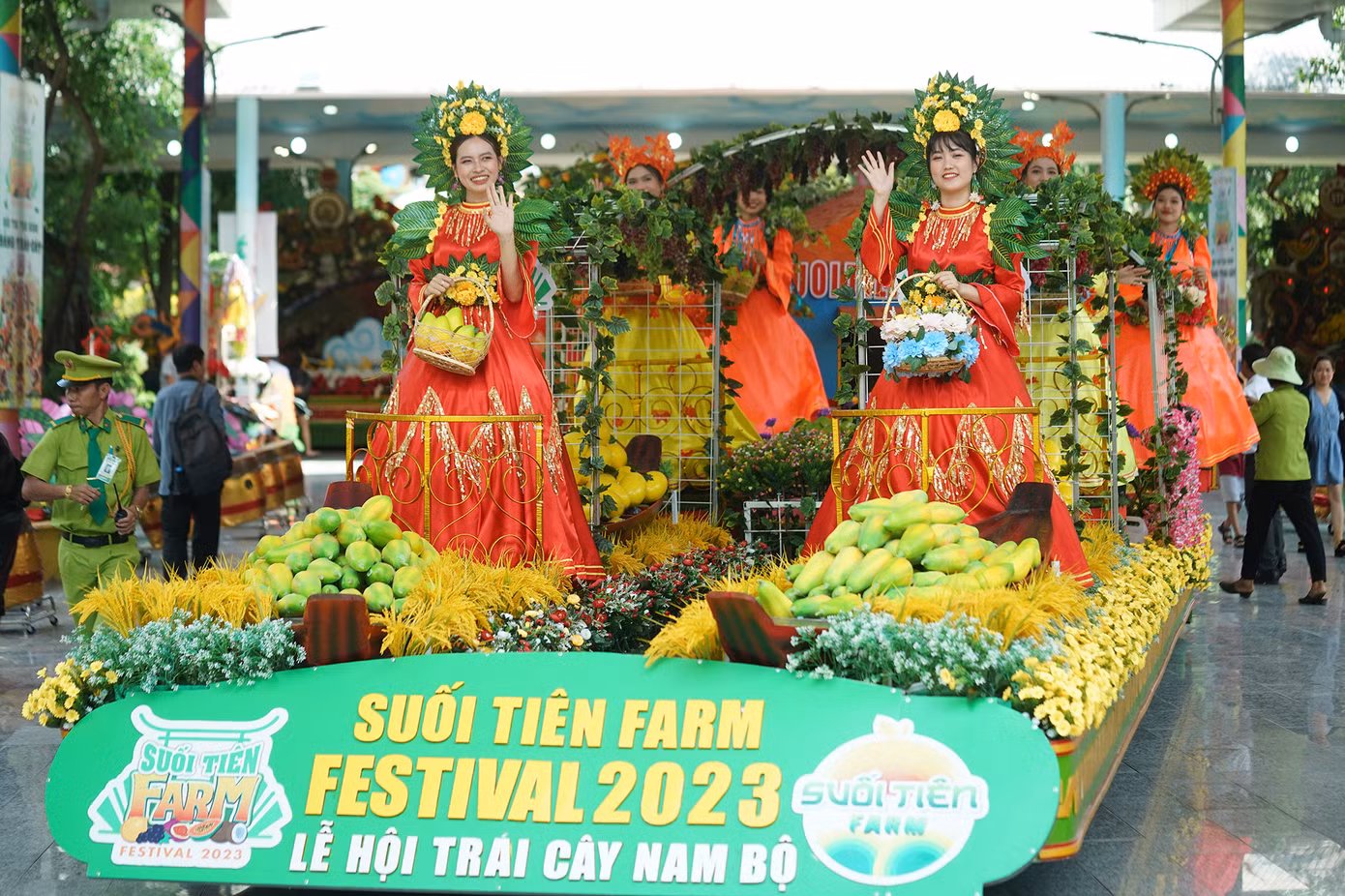 Lễ hội là sự kiện văn hóa, du lịch nhằm giới thiệu đến du khách nét đặc sắc, phong phú và đa dạng các chủng loại trái cây miền nhiệt đới.