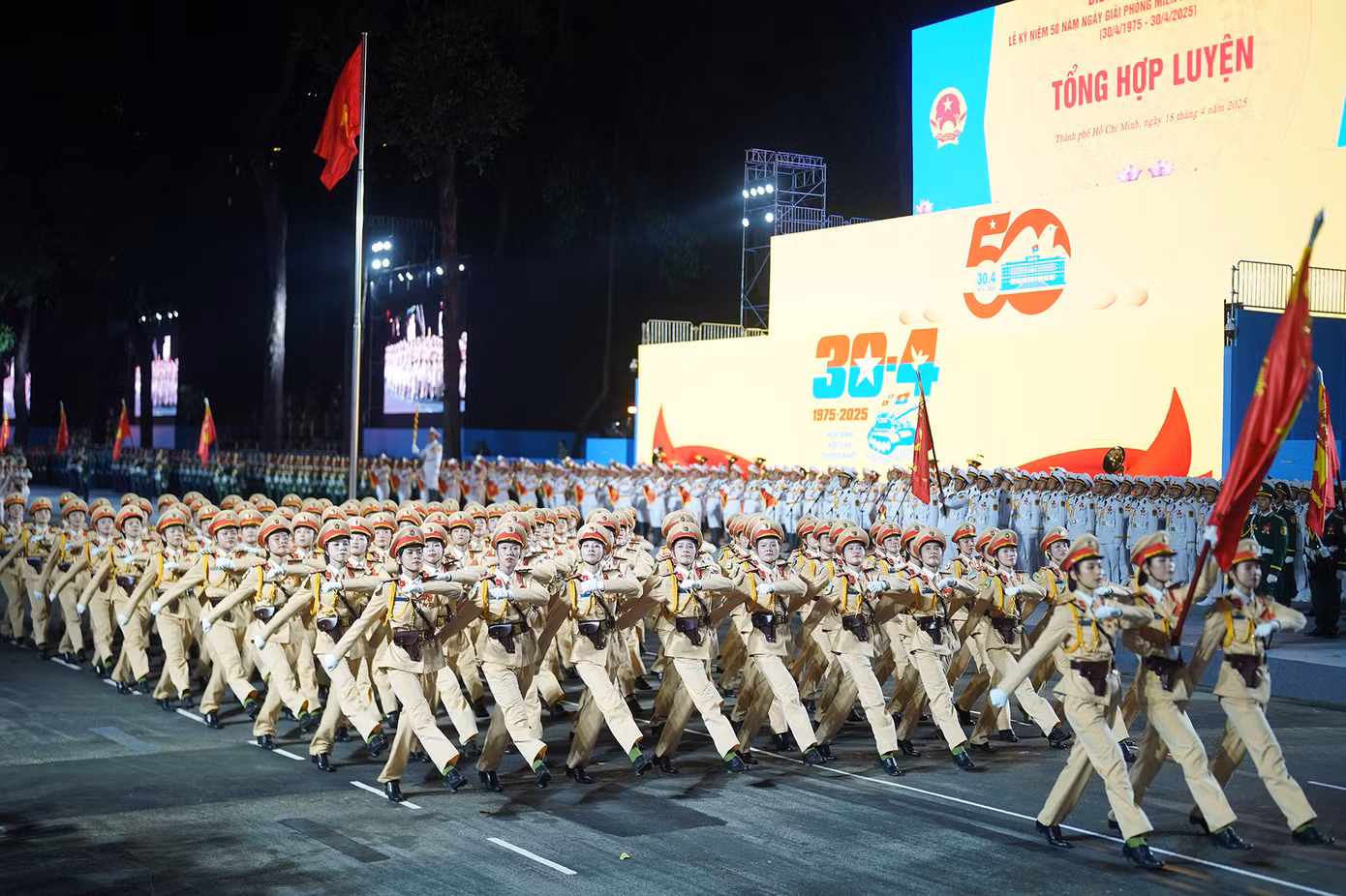 Khối nữ Cảnh sát giao thông.