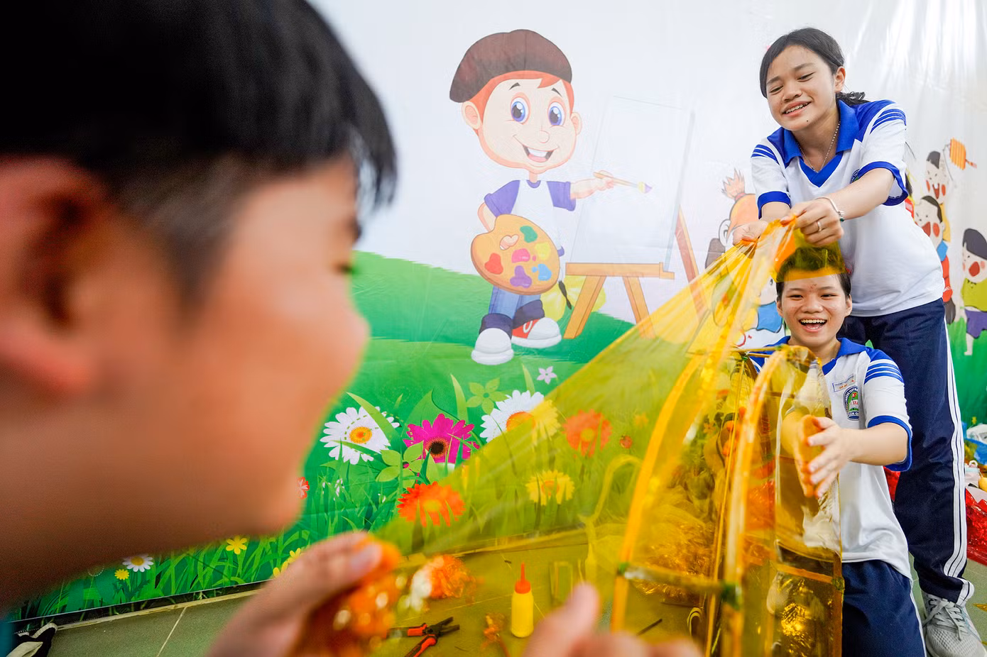 Những chiếc lồng đèn sẽ được trang trí tùy theo sự sáng tạo, mang tính thẩm mỹ và lan tỏa các thông điệp về tình yêu quê hương, đất nước …