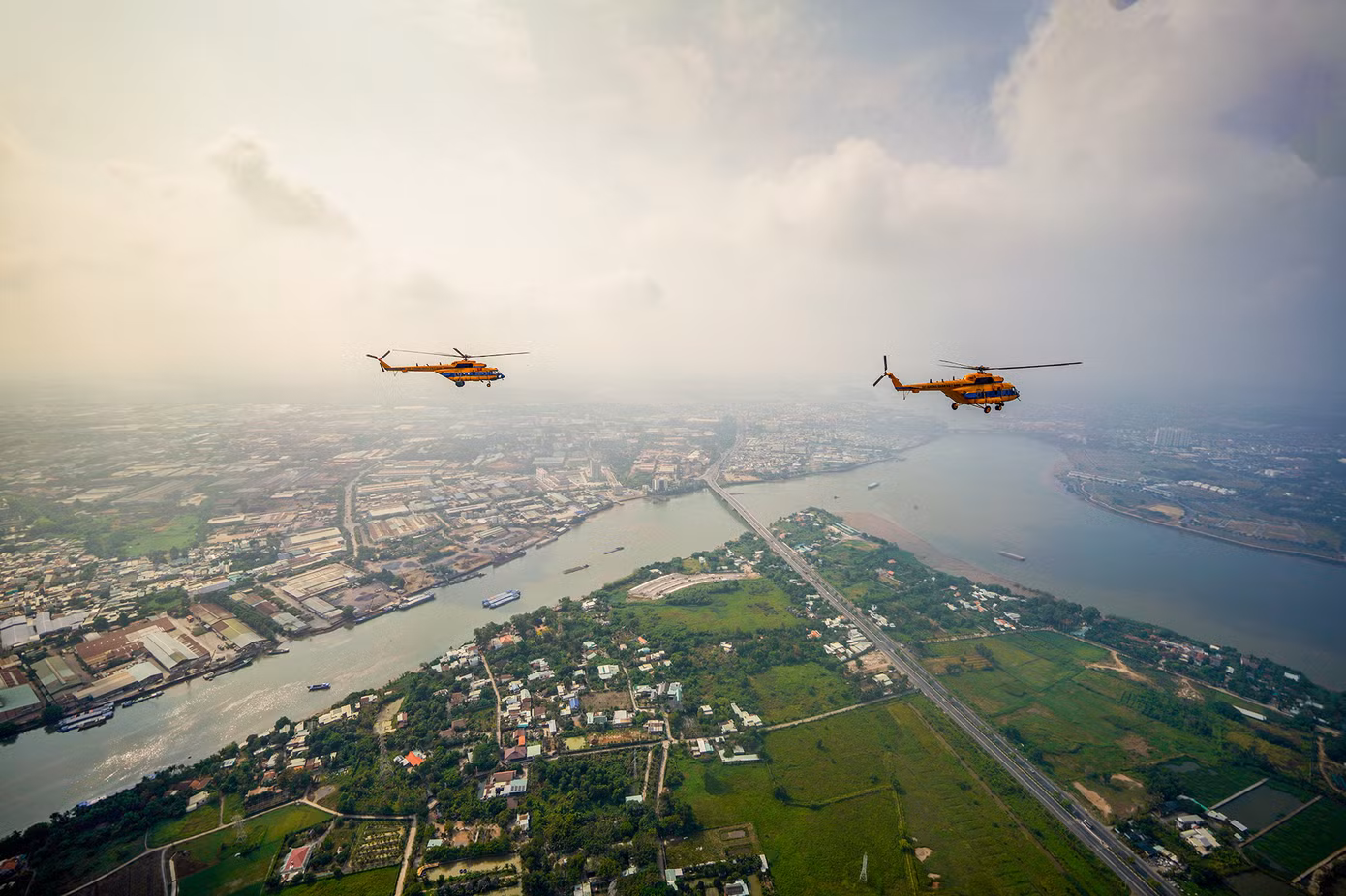 Cầu Phú Long nhìn từ trực thăng