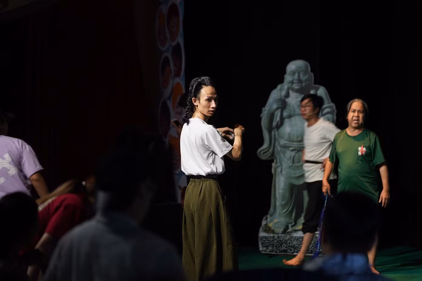 Hạ Nắng cho biết cải lương đã ăn sâu vào máu của mình từ nhỏ. Lớn lên, Nắng may mắn được sống và làm thêm nhiều công việc gắn với sự đam mê, vừa kiếm thêm thu nhập vừa bổ trợ cho nghề như trang điểm, biên đạo…
