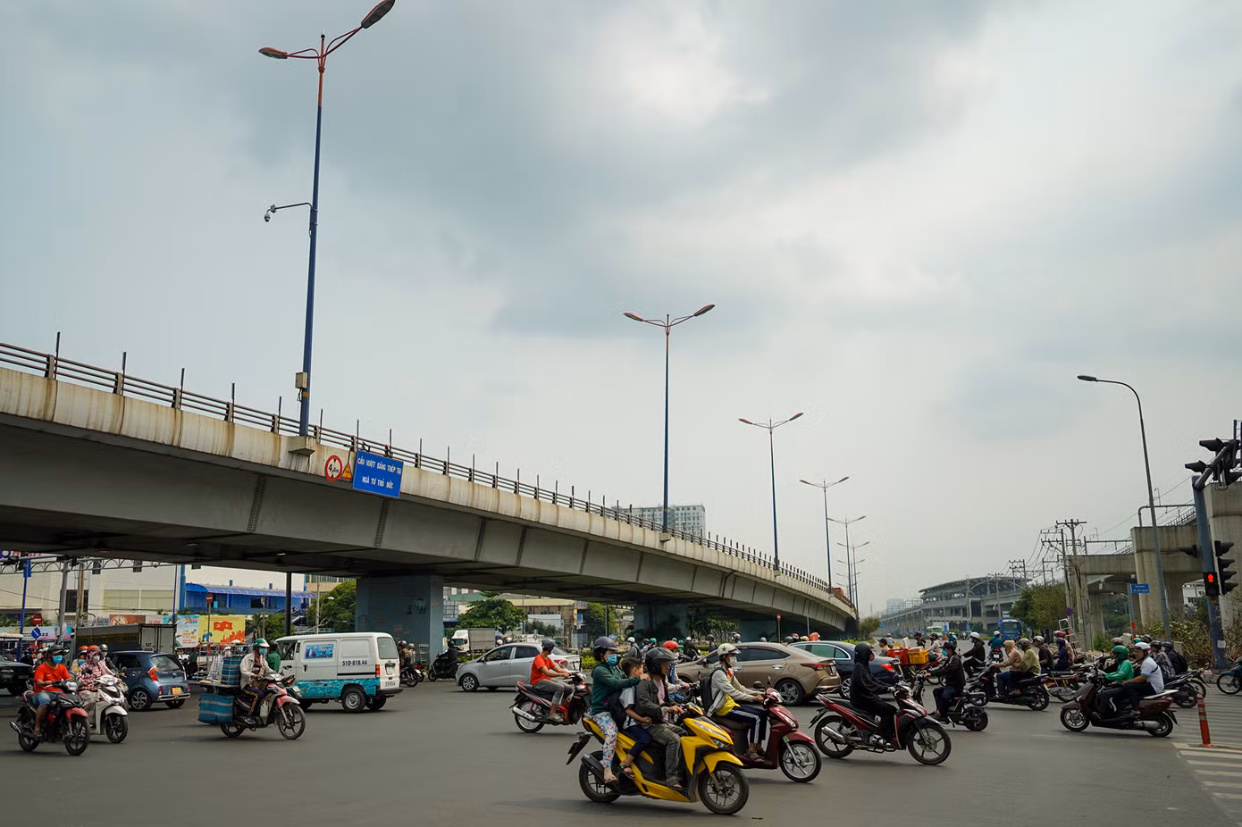 Đoạn từ cầu Sài Gòn đến ngã tư Thủ Đức dự kiến được đổi tên thành đường Võ Nguyên Giáp sẽ nối chuỗi sự kiện lịch sử theo một trục xuyên suốt: xa lộ Hà Nội - Võ Nguyên Giáp - Điện Biên Phủ.