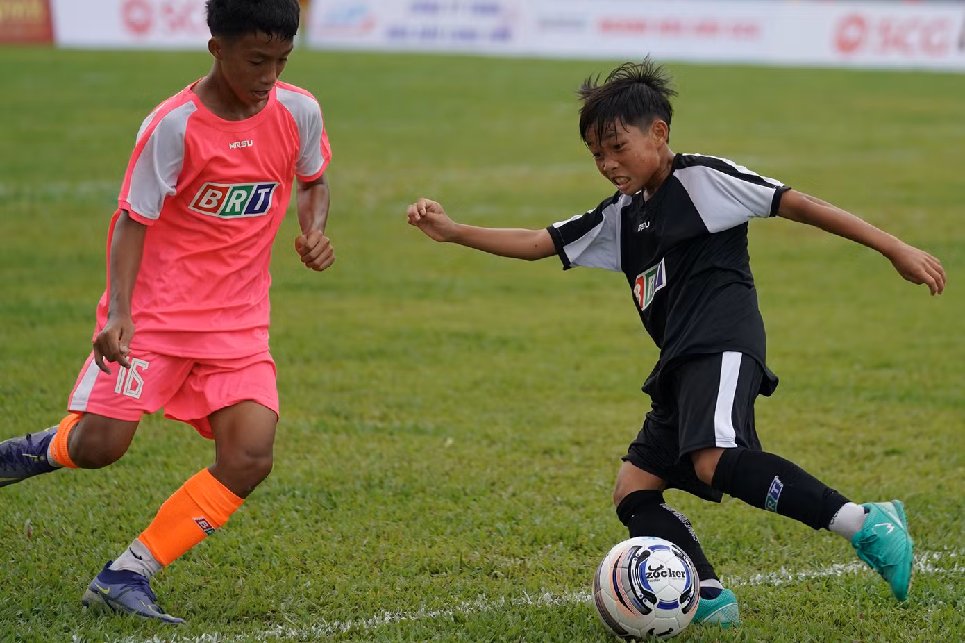 Tuy rất cố gắng nhưng trước một đương kim vô địch có trình độ cao hơn, U13 huyện Côn Đảo thất thủ với tỷ số cách biệt 7-0 trong trận ra quân.