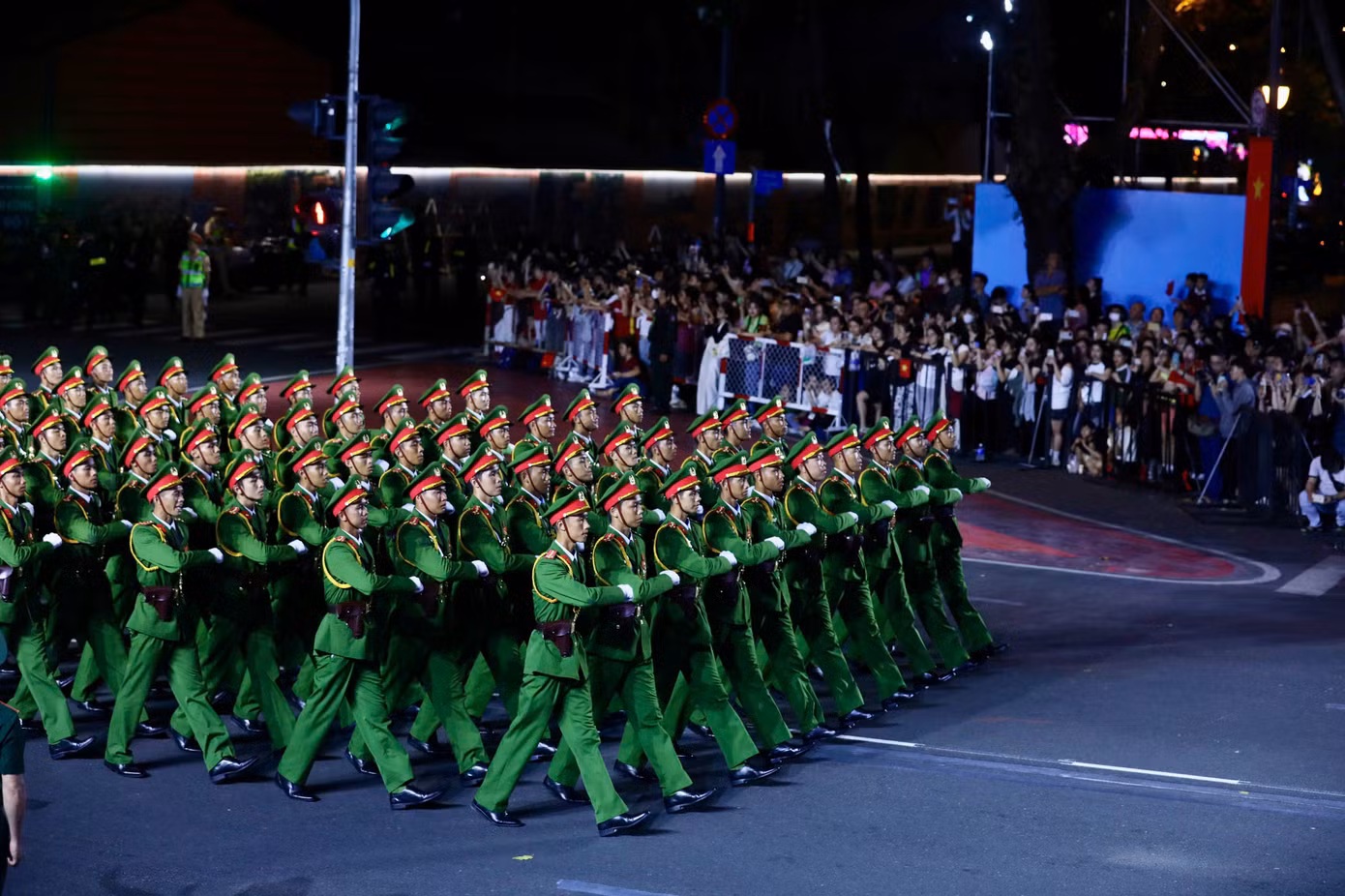 Khối Công an nhân dân tham gia tổng hợp luyện.