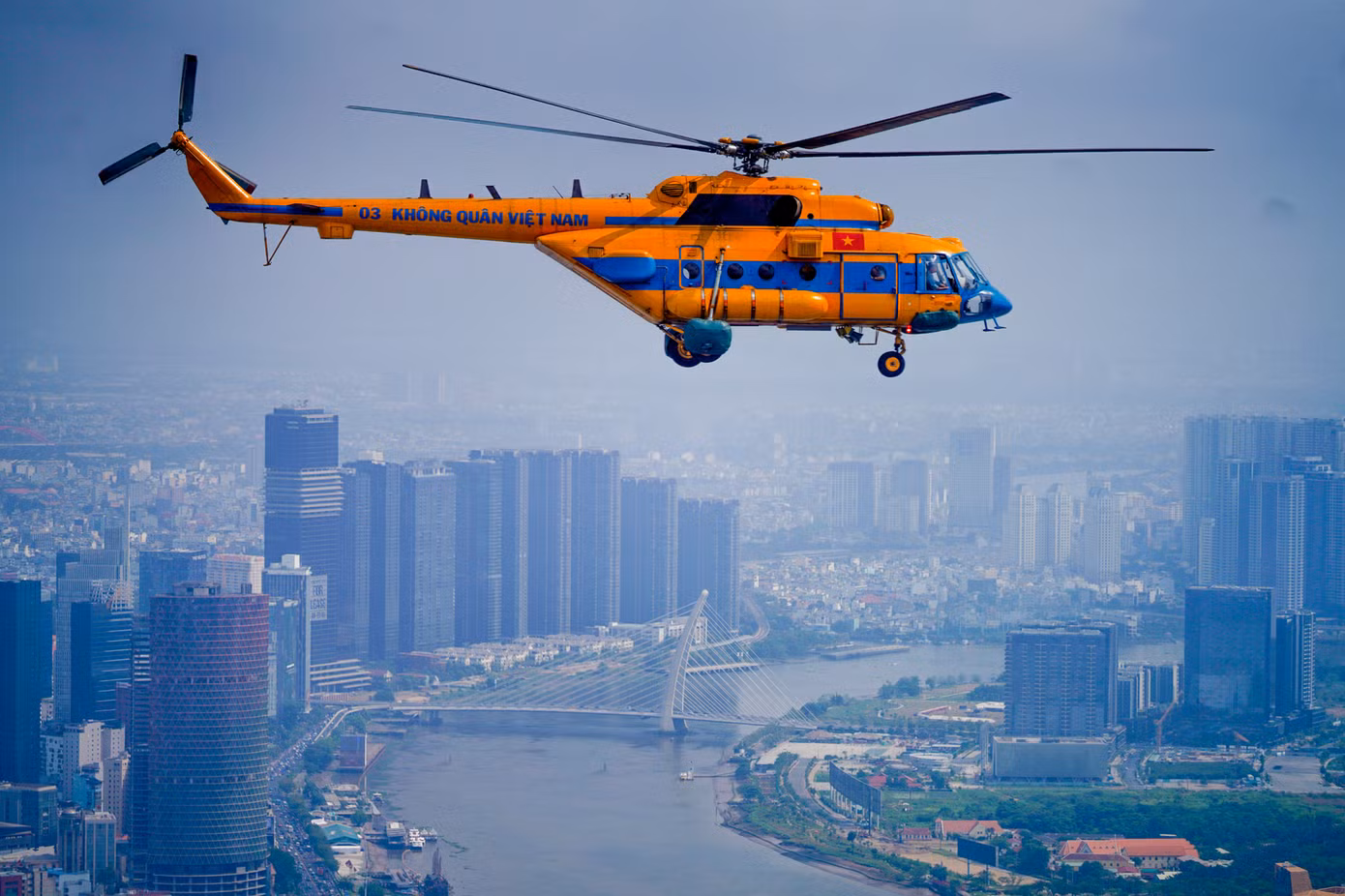 Trước đó, Bộ Quốc phòng đã khảo sát, vẽ bản đồ vùng bay ở khu vực trung tâm thành phố, hiệp đồng với hàng không dân dụng để thống nhất phương án bay, đường bay, đảm bảo an toàn tuyệt đối.