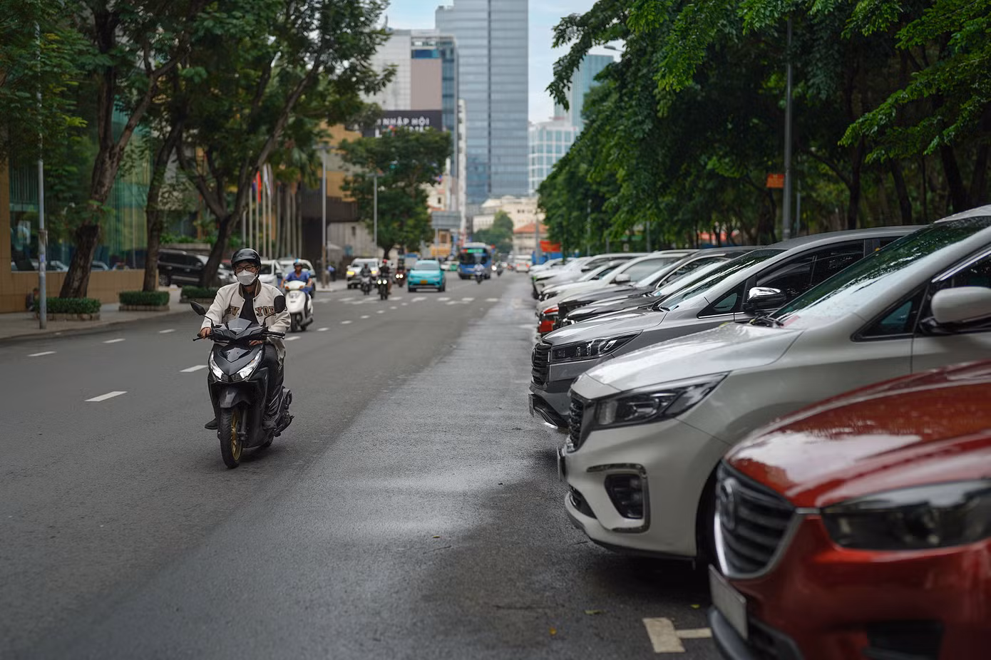 Vị trí bãi xe có thu phí hiện tại nằm kế bên khách sạn New World (Quận 1).