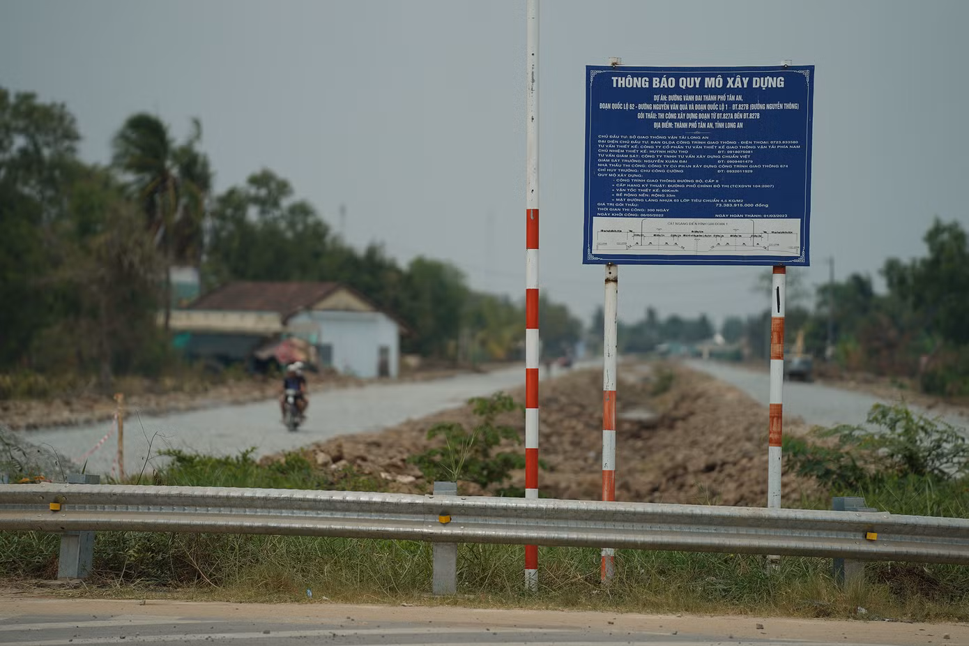 Tuyến đường Vành đai TP Tân An, đoạn từ nút giao Quốc lộ 1 đến vòng xoay nút giao với ĐT827A đã chính thức thông xe kỹ thuật. Tại các đoạn ĐT827A - ĐT827B, đoạn từ Quốc lộ 62 đến đường Nguyễn Văn Quá và dự án cầu vượt sông Vàm Cỏ Tây, các đơn vị thi công đang nỗ lực thực hiện nhằm bảo đảm tiến độ theo cam kết.
