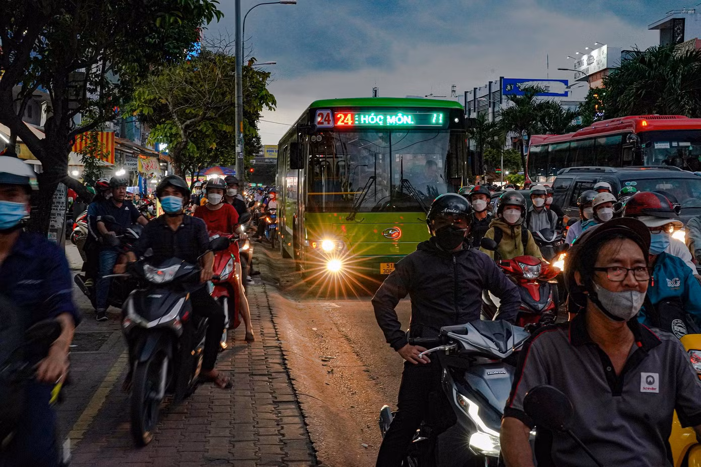 Xe buýt thực sự chưa phải là lựa chọn tối ưu cho người dân bởi nhiều nguyên nhân.