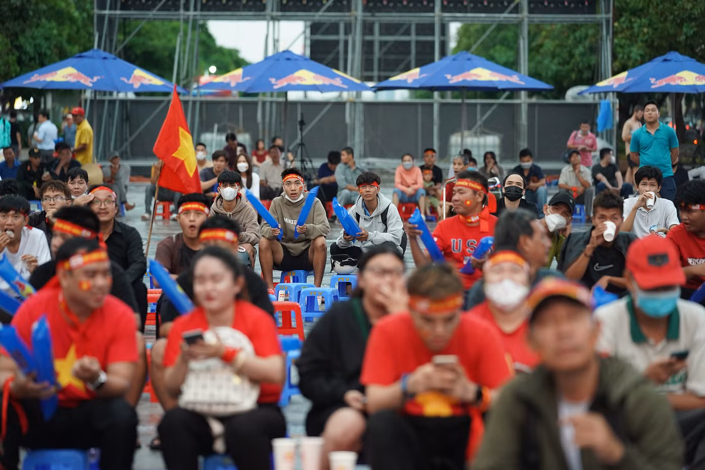 Tuy kỳ Seagame 32 này, U22 Việt Nam thi đấu không thành công khi bại trước Indonesia trong trận bán kết, không thể bảo vệ ngôi vương môn bóng đá nam.