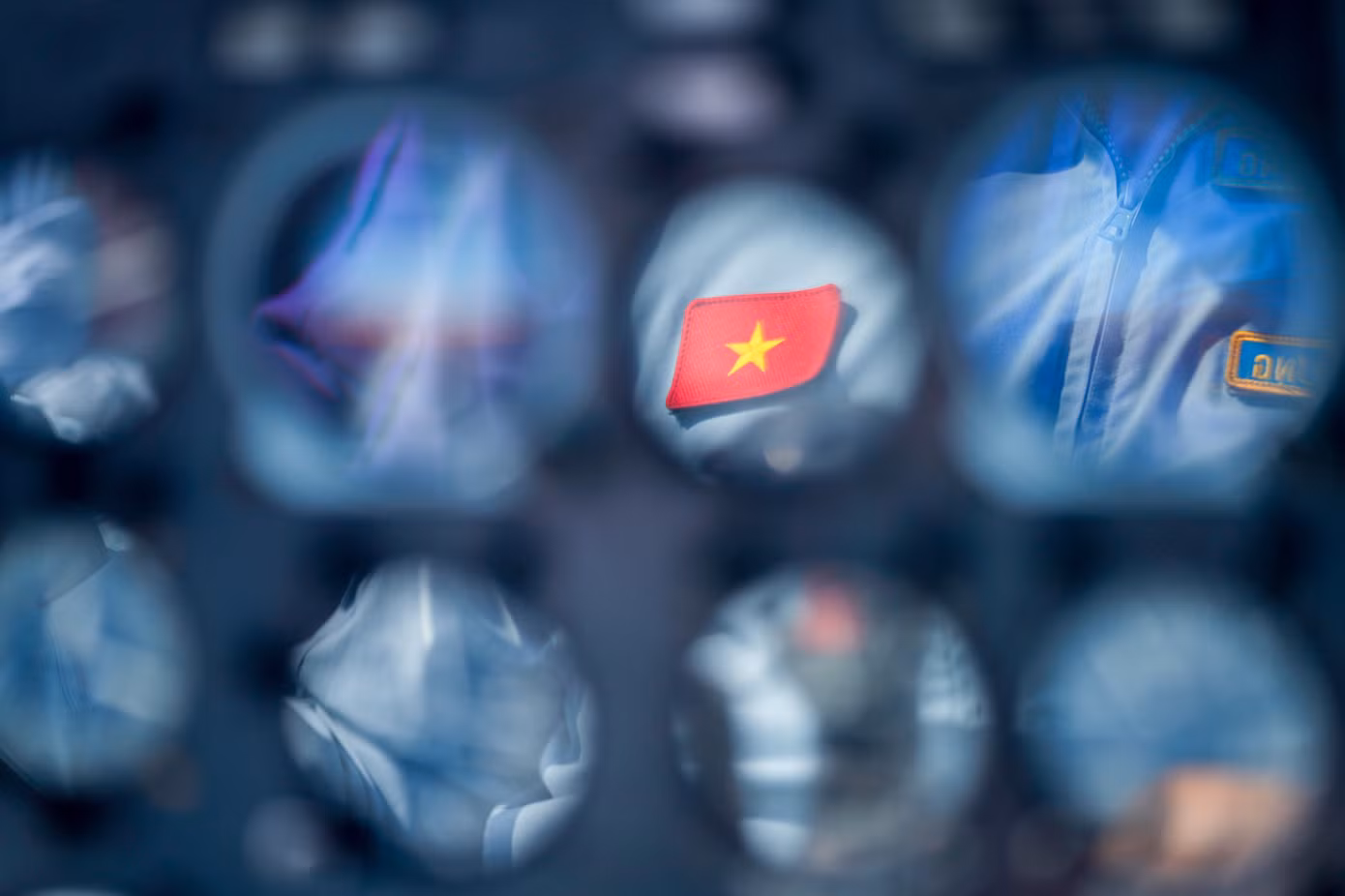 Ý thức được nhiệm vụ thiêng liêng, các tổ bay luôn trong tâm thế nghiêm túc khi thực hiện các bài hợp luyện không quân. Để đảm bảo an toàn, Bộ Quốc phòng đã khảo sát, vẽ bản đồ vùng bay ở khu vực trung tâm TPHCM, hiệp đồng với hàng không dân dụng để thống nhất phương án bay, đường bay, đảm bảo an toàn tuyệt đối.