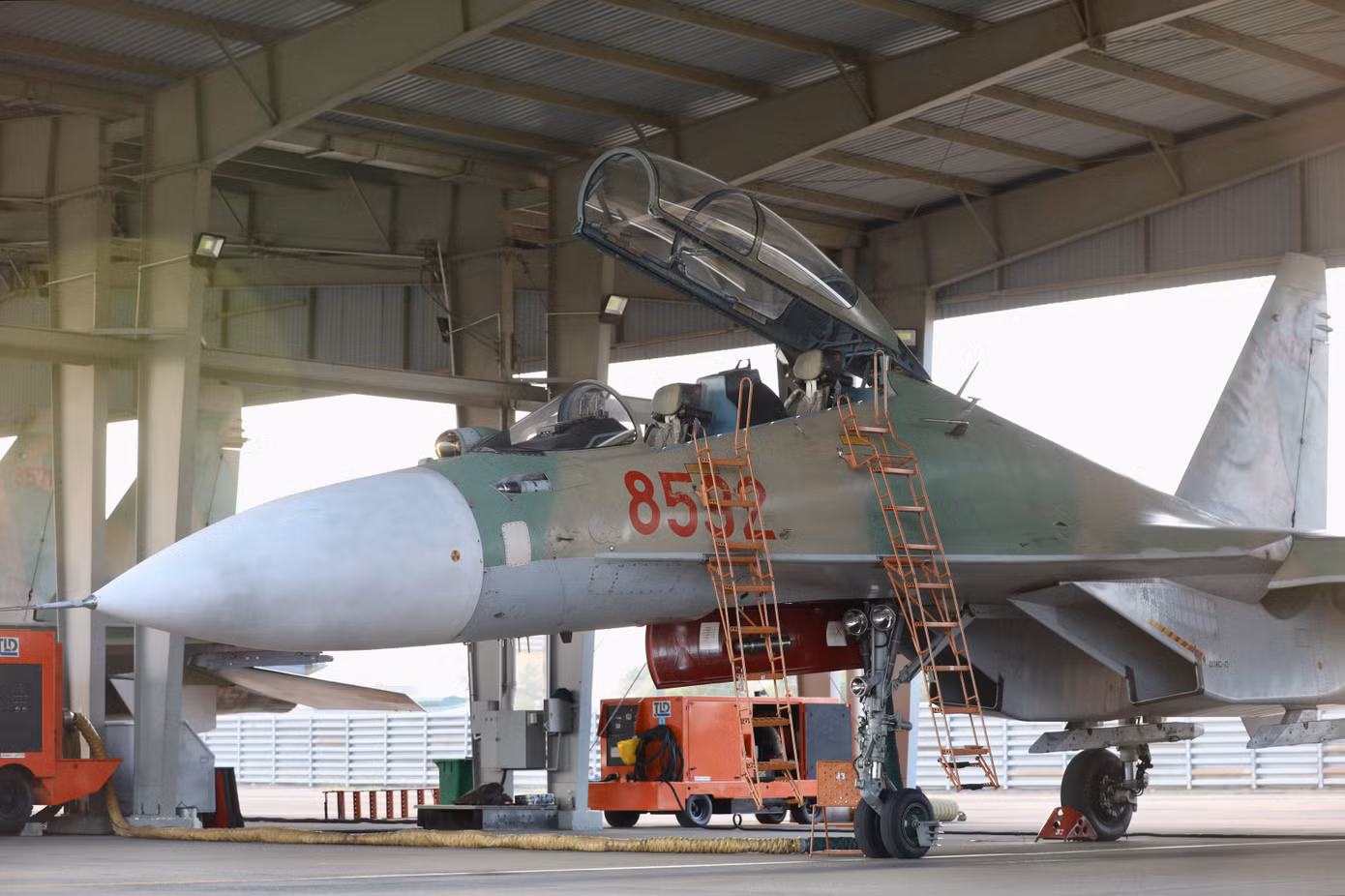 Một chiếc Su-30MK2 đã được kiểm tra an toàn bay.