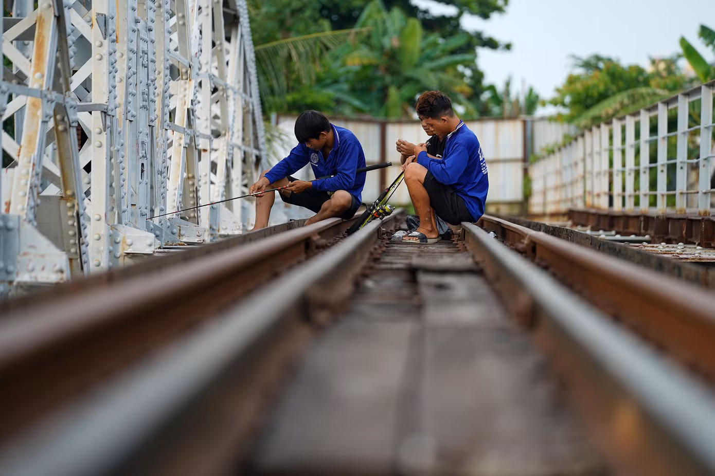 Ngày thường, người dân thường lên đây để ngắm cảnh, câu cá...