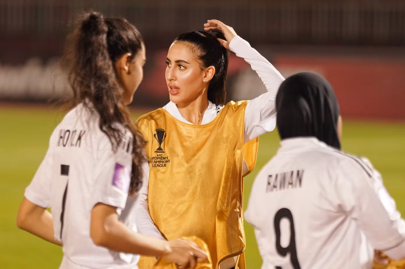 Nét đẹp các tuyển thủ Abu Dhabi thu hút khán giả.