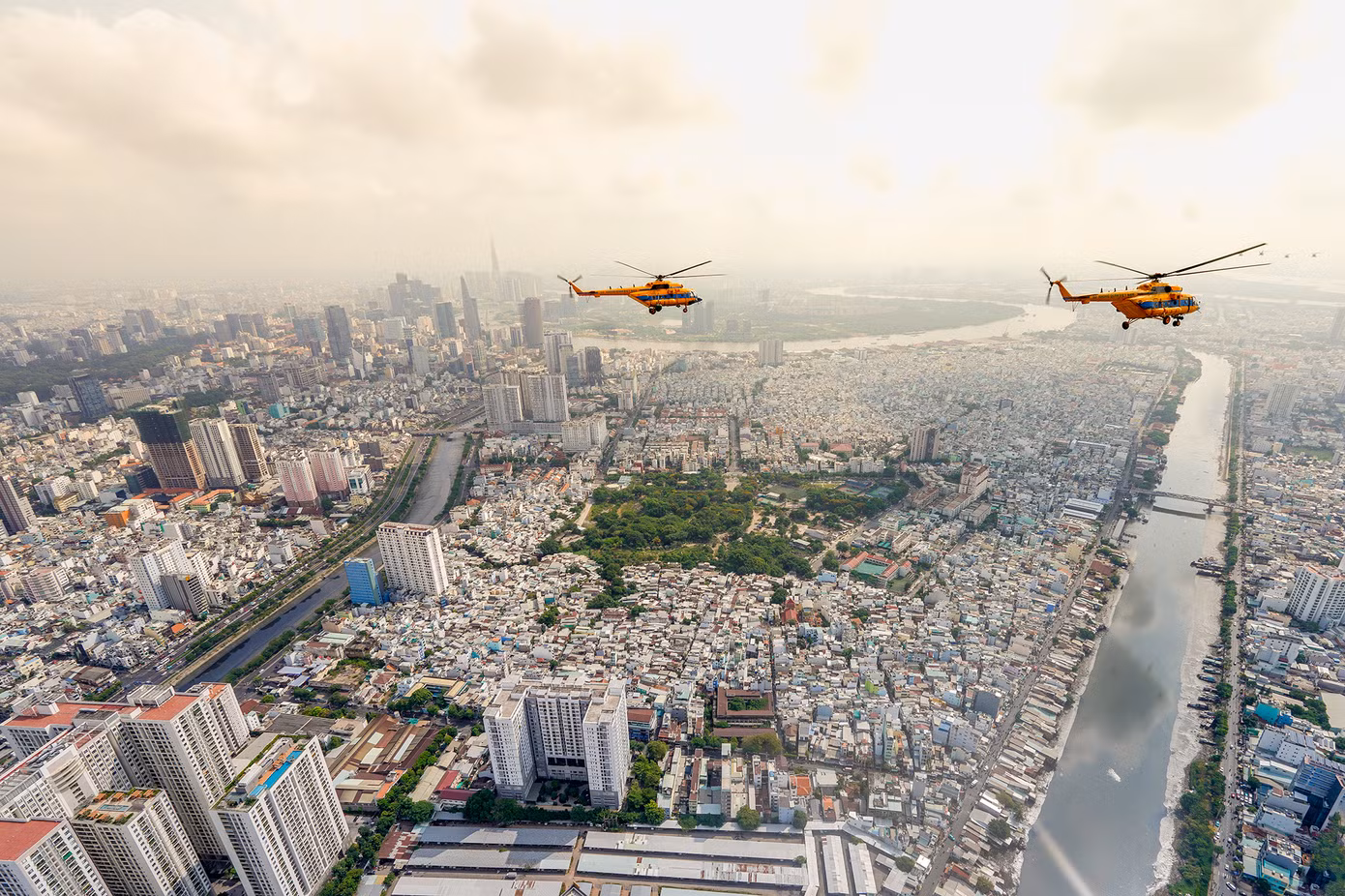 Đại lộ Đông Tây, kênh Tàu Hủ nhìn từ trên cao.