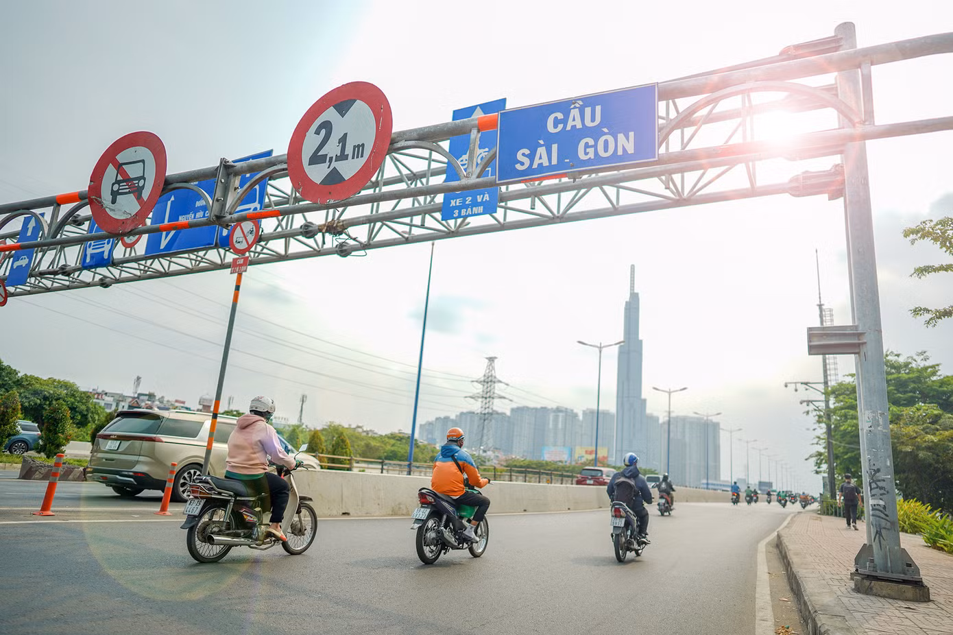 Khoảng mười năm trước, lãnh đạo Sở Văn hóa Thể thao và Du lịch TPHCM từng chia sẻ với báo chí về đề xuất chọn tuyến đường Điện Biên Phủ nối dài (từ giao lộ Điện Biên Phủ - Đinh Tiên Hoàng, Quận 1 đến cầu Rạch Chiếc , Quận 2, nay là TP Thủ Đức. thuộc xa lộ Hà Nội) mang tên Đại tướng Võ Nguyên Giáp.