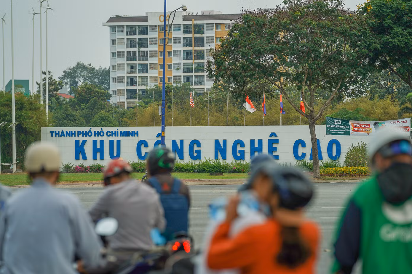 Trục đường chạy qua Khu công nghệ Cao, một trong những điểm nhấn của kinh tế TPHCM.