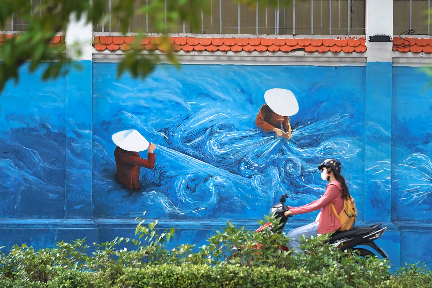 Cảnh đan lưới trên bích họa.