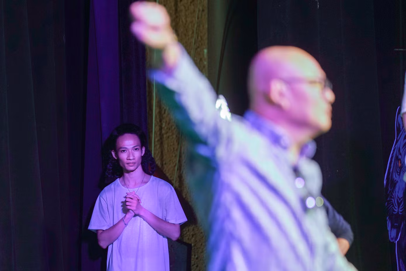 Thuộc thế hệ Gen-Z nhưng Hạ Nắng luôn thể hiện tình yêu mãnh liệt với nghệ thuật cải lương truyền thống và luôn đứng sau cánh gà xem các thế hệ đi trước tập tuồng.