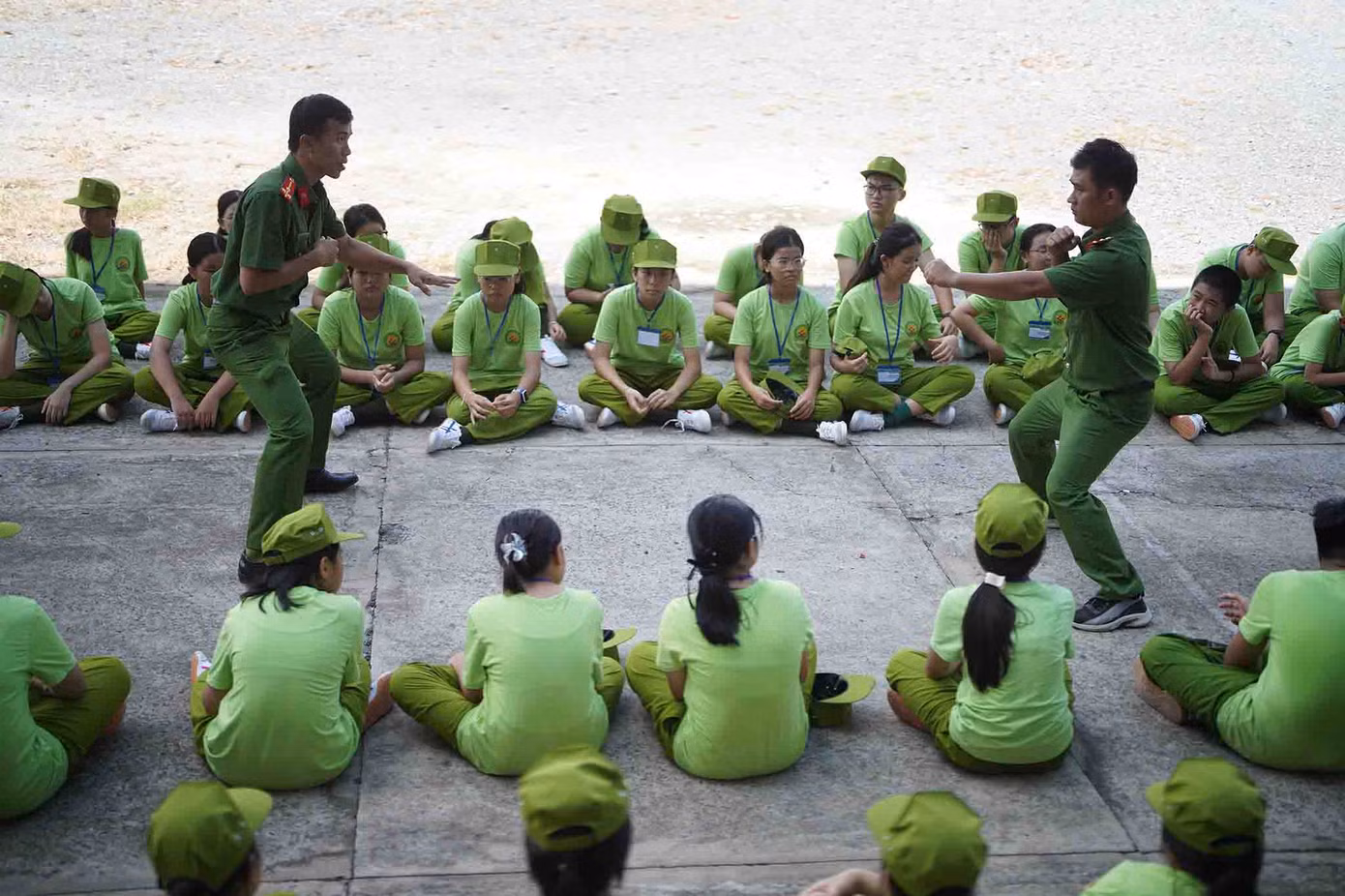 "Chương trình nhằm giáo dục giá trị đạo đức và truyền thống tốt đẹp của dân tộc, hình thành lối sống văn hóa, lành mạnh, trách nhiệm với cộng đồng, giúp thanh thiếu niên nâng cao kiến thức, rèn luyện tác phong kỷ luật, đồng thời tạo điều kiện cho thanh thiếu niên có sân chơi lành mạnh, thiết thực, nâng cao tình cảm yêu quý, bồi đắp niềm tin, niềm tự hào về truyền thống vẻ vang của lực lượng Công an nhân dân, giúp các em có điều kiện làm quen với môi trường Công an nhân dân, rèn luyện tính tự chủ, nề nếp, kỷ luật, kiên định vượt qua khó khăn, thử thách, bản lĩnh hơn trong cuộc sống, có tinh thần chia sẻ, quan tâm đến bạn bè, gia đình và những người xung quanh", bà Trương Thị Hồng Hạnh, tổng điều phối chương trình chia sẻ.