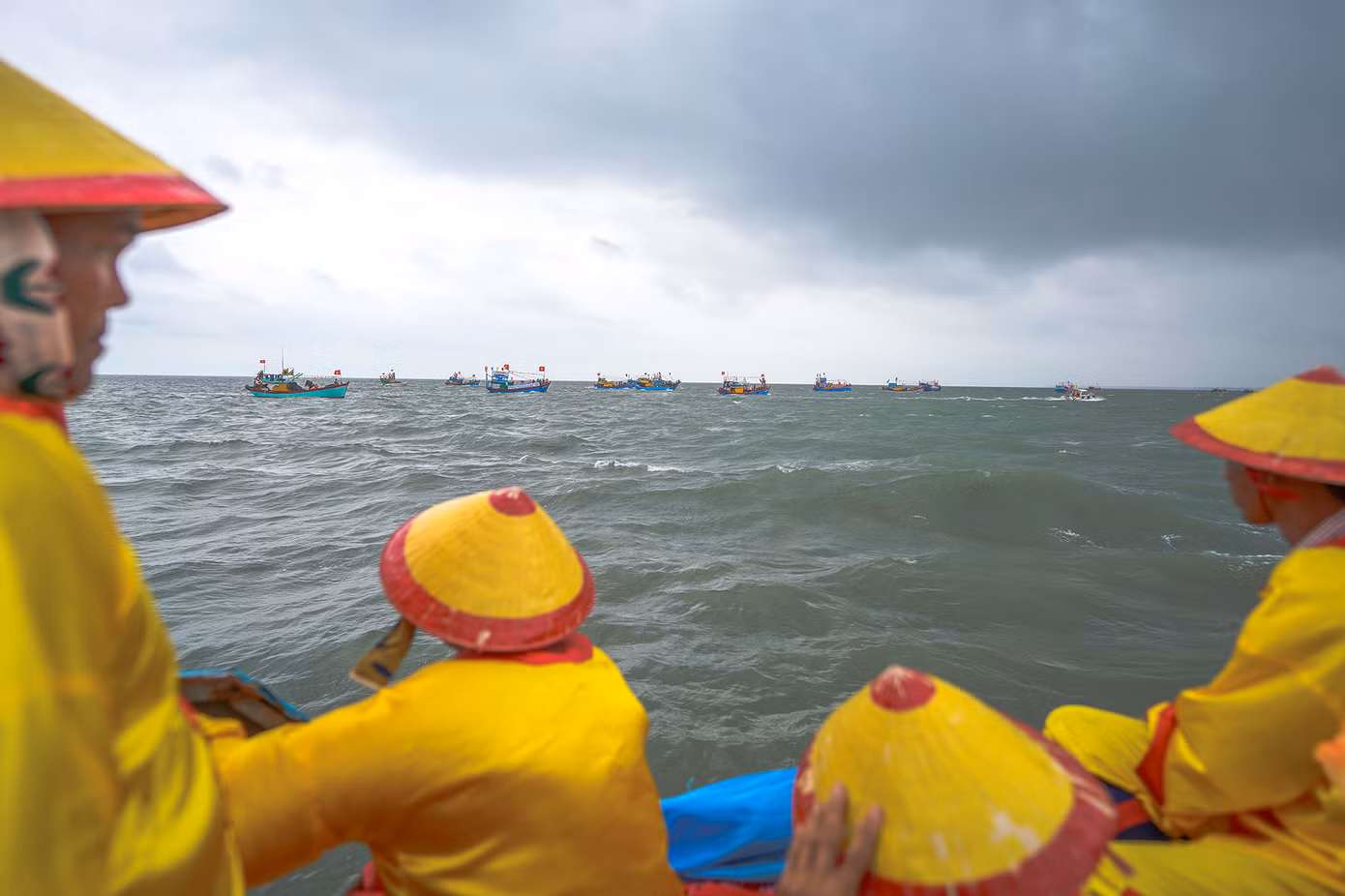 Lễ vật ngư dân cúng tế thường là gà, vịt, đầu heo, heo quay, đặc biệt không bao giờ cúng Ông bằng đồ hải sản vì đây là binh tướng của Ông.