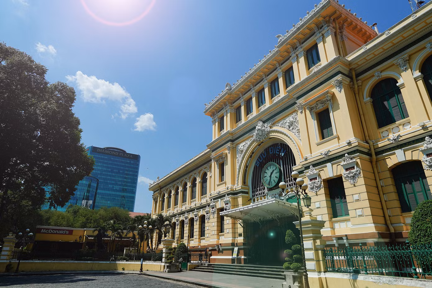 Bưu điện thành phố là một trong những điểm đến độc đáo, luôn nằm trong chương trình city tour dành cho du khách nội địa và inbound.