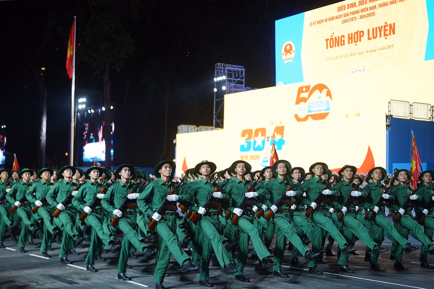 Chương trình hợp luyện diễu binh, diễu hành bắt đầu từ 20h đến 0h ngày 19/4.