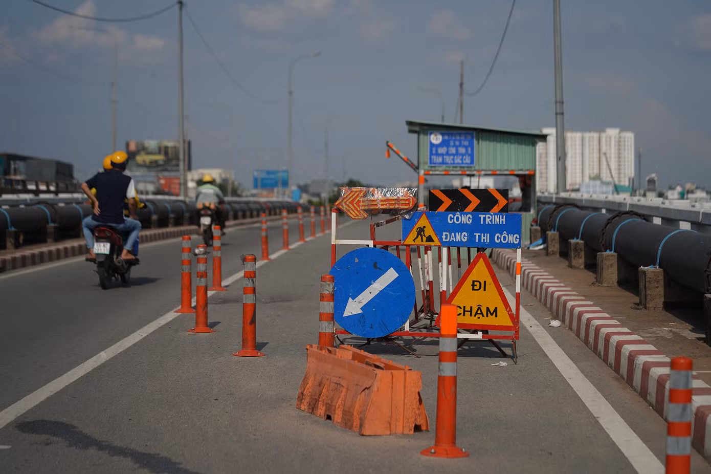 Sau sự cố va chạm khiến dầm biên nhịp chính ở hạ lưu Cầu Bình Phước 1 cong vênh và biến dạng, UBND TP.HCM vừa chấp thuận chủ trương mời đơn vị kiểm định giám định chất lượng công trình này, theo đề xuất của Sở Giao thông Vận tải TP.HCM (GTVT). Giám đốc Sở GTVT Trần Quang Lâm được giao chủ trì, tổ chức kiểm định công trình.