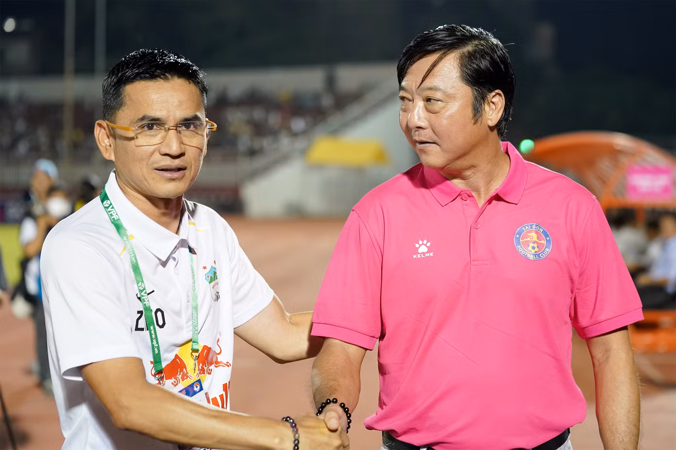 HLV Lê Huỳnh Đức (bên phải) thời mới về CLB Sài Gòn mùa giải 2022.