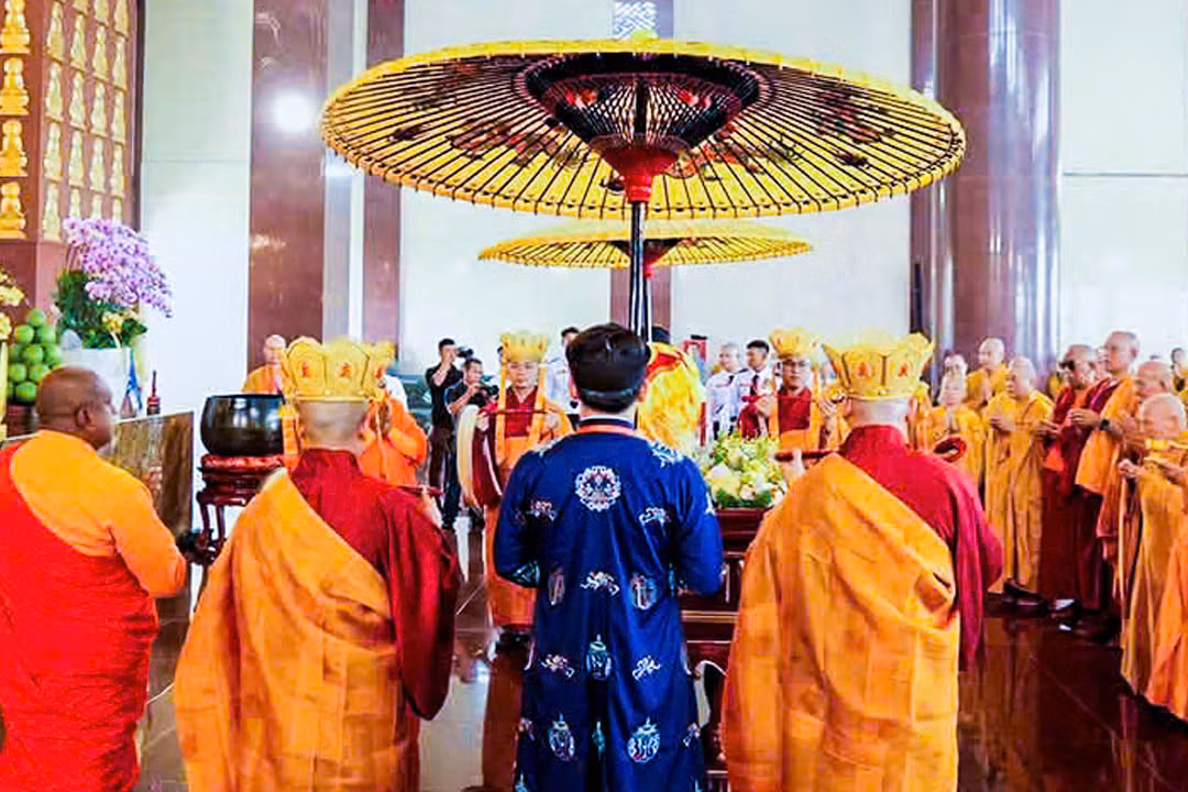 Sau nghi thức niệm hương, tụng kinh và bạch Phật, hòa thượng Thích Huệ Thông, Phó chủ tịch Hội đồng Trị sự, Phó chủ tịch Ủy ban tổ chức đại lễ Vesak 2025 đã thay mặt Giáo hội phát biểu tri ân sâu sắc đến chính phủ Ấn Độ, Viện bảo tàng quốc gia, IBC và chính phủ Việt Nam đã đồng hành, hỗ trợ thực hiện sự kiện mang ý nghĩa tâm linh và ngoại giao trọng đại này.