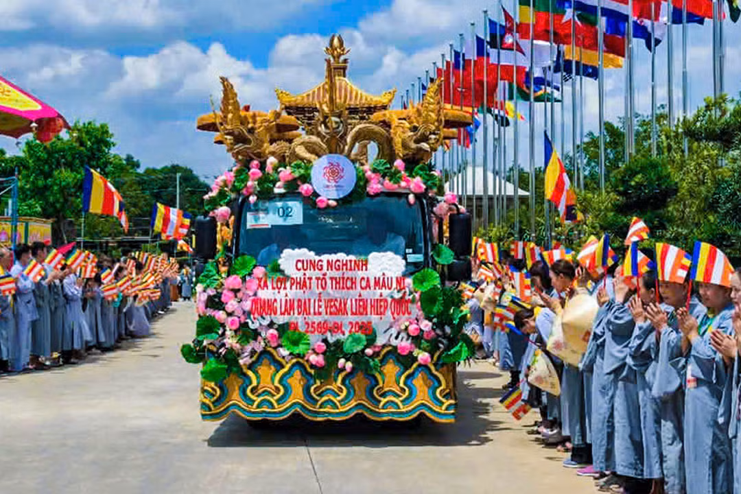 Sau đó, Xá lợi Phật sẽ cung rước trọng thể sang chùa Thanh Tâm. Đây là sự kiện mở đầu cho chuỗi hoạt động tâm linh - văn hóa đặc sắc của đại lễ Phật đản Liên Hiệp Quốc 2025 tại Việt Nam.