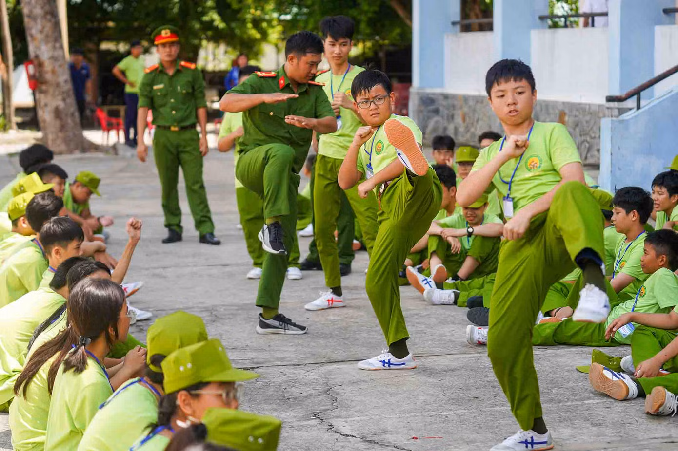 Huấn luyện các thế võ cơ bản để tự vệ và trấn áp tội phạm