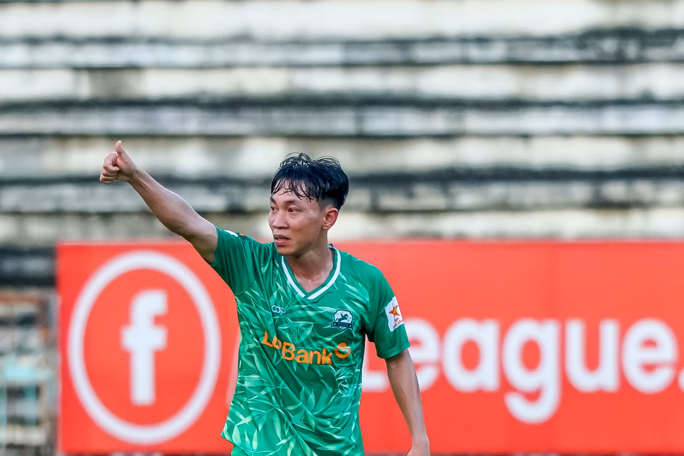 Đến phút thi đấu cuối cùng của hiệp 2, quả bóng bạc Việt Nam năm 2024 Nguyễn Hoàng Đức kiến tạo thuận lợi để cầu thủ vào sân thay người Ngọc Lâm ấn định chiến thắng 2-0.