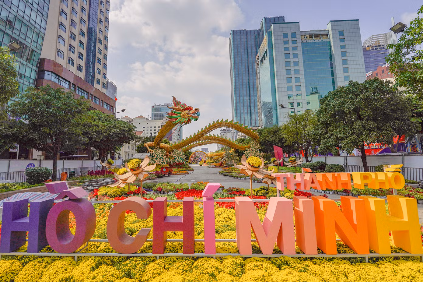 Suốt 8 ngày phục vụ người dân cùng du khách trong nước và quốc tế ( từ ngày 7/2đến ngày 14/2), hơn 1,2 triệu lượt khách đã đến Đường hoa và hàng chục nghìn lượt tải app Seensio Go – săn hiệu ứng rồng bay được chia sẻ trên các trang mạng xã hội, cùng sự lan tỏa thông tin tích cực từ cộng đồng mạng xã hội.