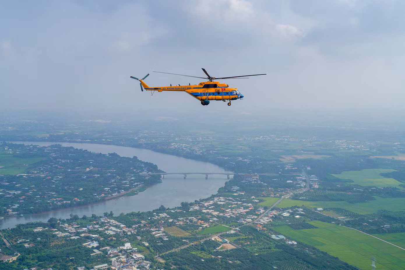 Cầu Hoá An nhìn từ trên cao.
