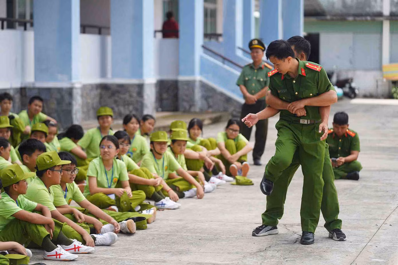 Huấn luyện các thế võ cơ bản để tự vệ và trấn áp tội phạm