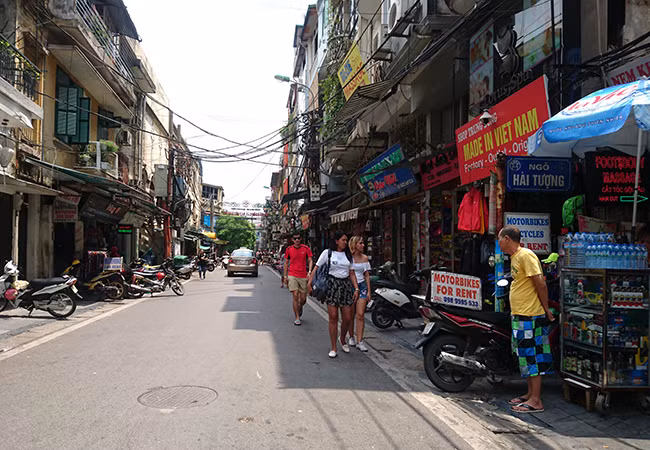 Vỉa hè ở Hà Nội lại bị tái lấn chiếm ảnh 6