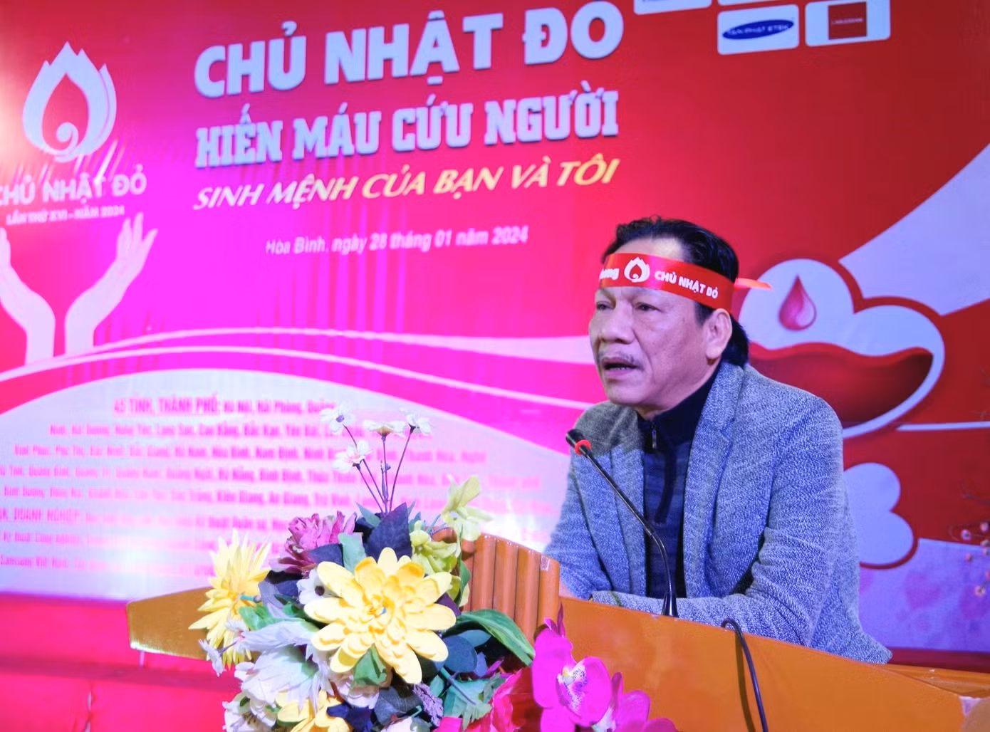 Nhà báo Lê Minh Toản phát biểu tri ân những người hiến máu.