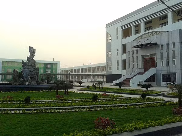 Thư viện mới khang trang, rộng rãi sẽ níu chân các bạn trẻ vào đọc sách