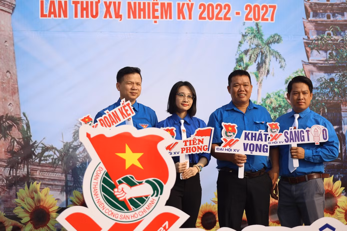 Các đại biểu chụp ảnh lưu niệm tại đại hội. Ảnh: Như Ý